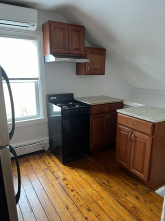 Kitchen - Sunny and spacious 3rd floor furnished apartment, electric included
