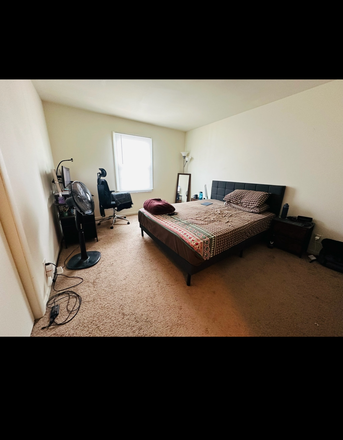 master bedroom with bathroom - 1bedroom/1bathroom available in a 2B/2BR. 15 mins walk to Vanderbilt University.