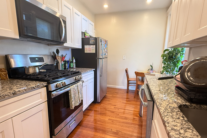 kitchen - Sunny Cleveland Circle 2 bed with balcony and updated kitchen - NO FEE Apartments