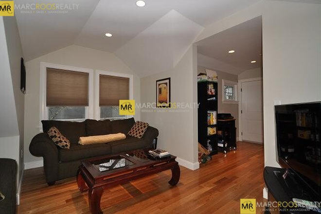 Call NOW for showings! 617-236-8600 - CROSBY RD - CH HILL TOP FLR 2BR NEAR BC CAMPUS FOR *9/1/2026* W/ RNTL PRKNG, 2 BATH, LNDRY IN BLDNG!