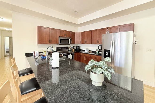 LIVING - 2 BED/2 BATH WITH IN UNIT LAUNDRY AND PARKING! Apartments