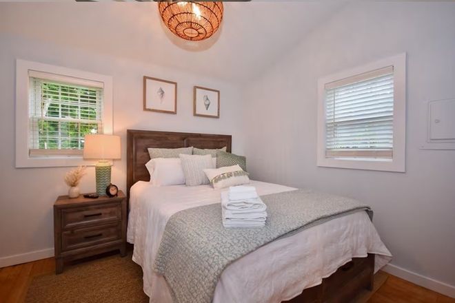 Bedroom 2 - Queen bed, storage, smart TV - Little Elm Cottage - Entire house for rent close to campus, spring semester availability