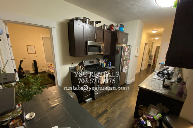 1 - Fabulous Fort Hill 4 Bed 2 Bath w/ Laundry in Unit for 9/1/25! Huge Deck with City Views!