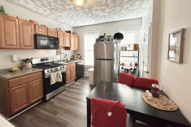 kitchen - 4 Bedroom / 2 Bathroom Walking Distance to UMass Apartments