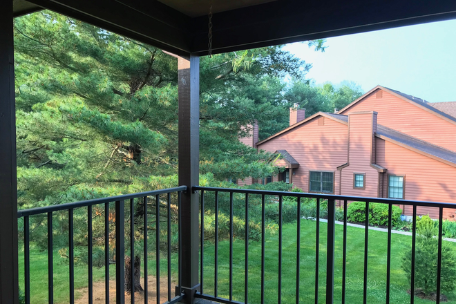 Deck - 2BR condo-Barclay Ct-Lawrenceville