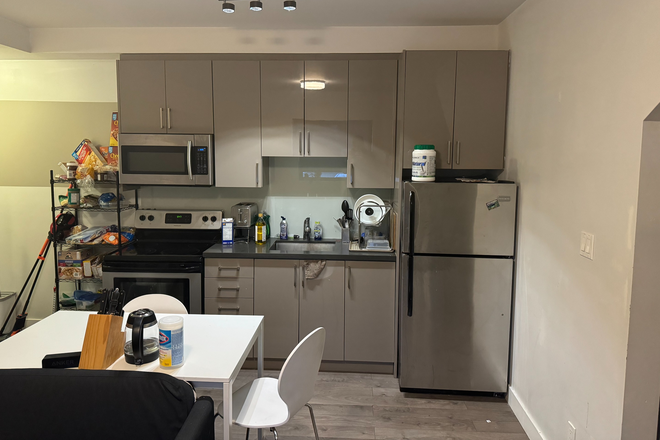 Kitchen - 3 Bedroom/2 Bathroom with Laundry Near Campus