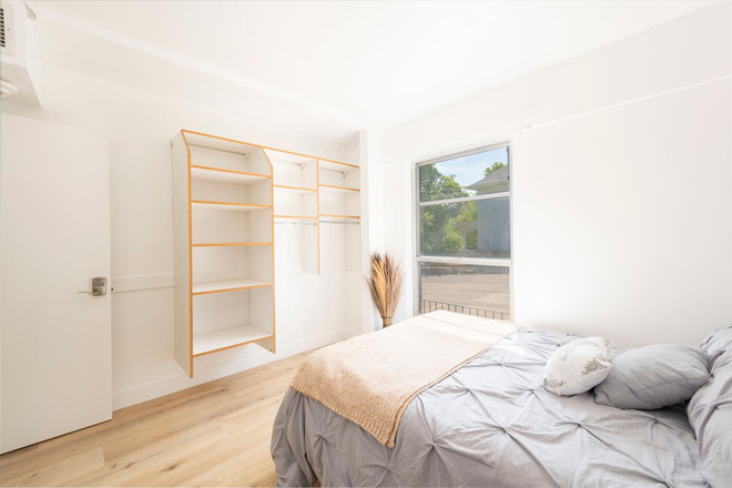 $825 12x10.5 Furnished huge floor to ceiling window, huge closet space, lots of light - Renovated Private Room in Avenues Apartments