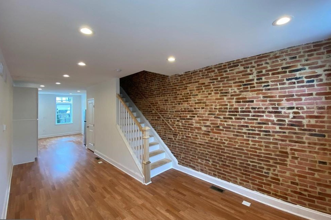 Living area - Recently Renovated 2BD/2BA Townhome for rent! Steps to JHMC/Metro/Patterson Park