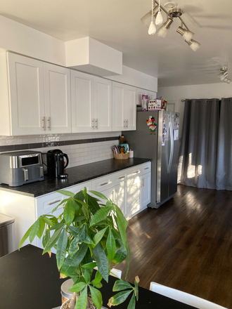 kitchen - Spacious, updated 3 bd 2 bath home, utilities included