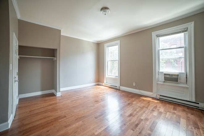 living room - Spacious Studio Just A Couple Blocks From Campus Apartments