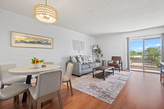Dining & living room - Fully furnished-  2 bedroom apartment - 9 min to UofA