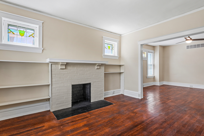 living room - 6028 Pershing - 3+ bed - Close to WU Duplex