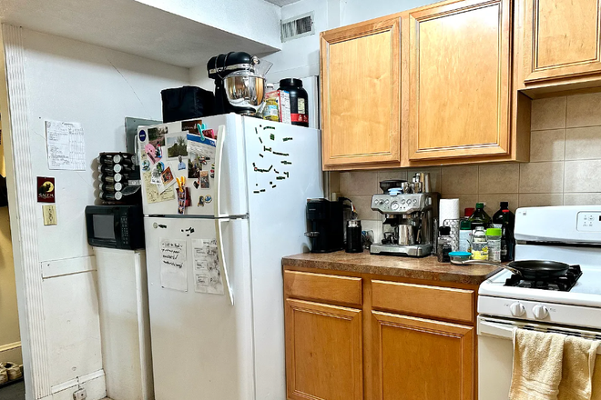 Call NOW for showings! 617-236-8600 - SUMMER ST - *NO FEE* LRG PORTER SQ 3BR/1BA W/ LNDRY IN BLDNG, 1 PRKNG INC, PRVT DECK FOR *9/1/2025*