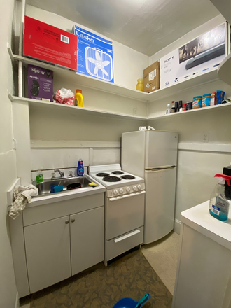 hubrealtyproperties.com - Fantastic studio with new hardwood floors and freshly painted Apartments