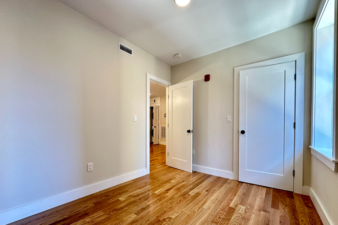 bed - No Fee, 2 Bed with in Unit Laundry, North End Apartments