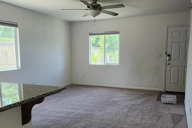Entryway/Living Room - Private room $650 Rent: 10 min drive to campus House