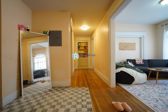 1 - SEPT 2026-Sweet Coolidge Corner 3 bed, W/D in unit, NO BROKER FEE!