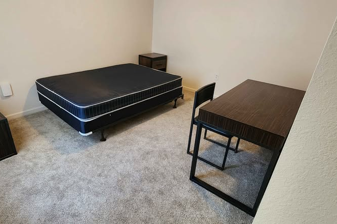Bed - The Landings at Chandler Crossings