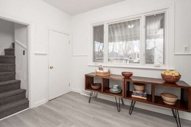 Kitchen - Renovated 0.3M to TuftsT 0.1M to Bus96 Harvard, FREE Laundry in U, Central AC, tranquil neighborhood Townhome