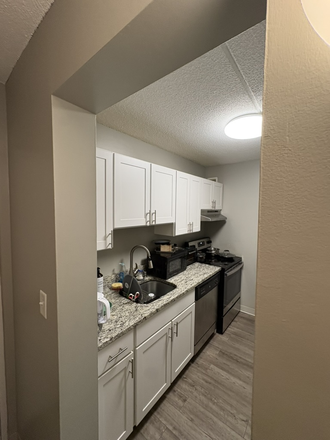 Kitchen - 🏡 Shared Room in Harbor Point Apartment – Available May (All-Girls Apartment Preferably)