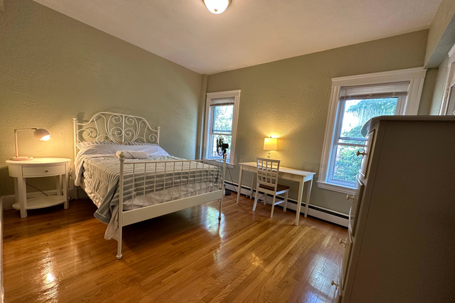 Bedroom - 14-16 Hamilton Road Apartments