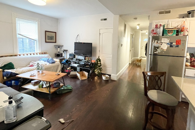 . - LOCATION! Renovated 3 Bed/1 Bath w/ LAUNDRY IN UNIT! Avail. 9/1/26!! Apartments