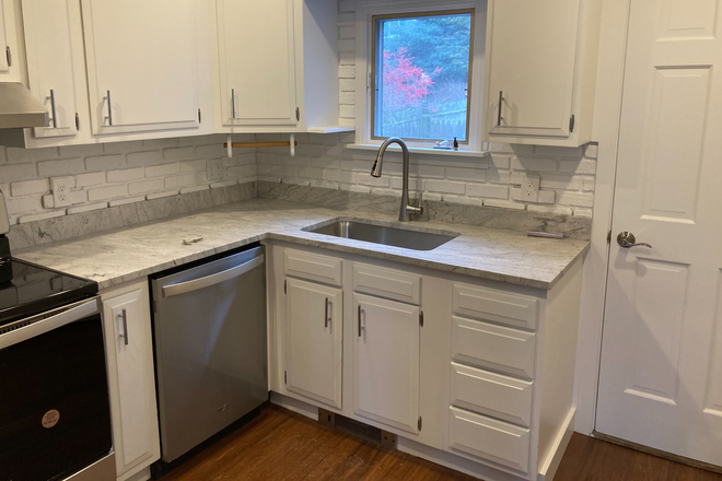 kitchen - Barrington small house for rent