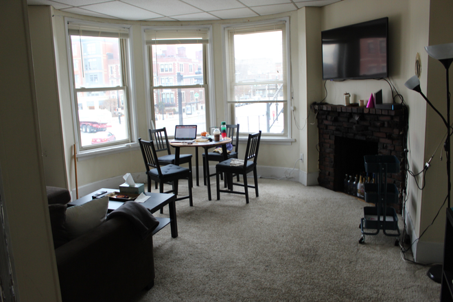 Living room - **NO BROKERS FEE!!** 2 Bed/1Bath w/ Heat&Hot Water Included! Avail. 9/1/26!!