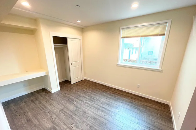 Bedroom 1 - 3 bedroom 2 bath in outer Richmond Apartments