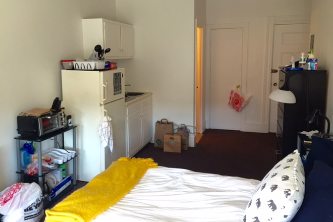 hubrealtyproperties.com - Fenway, beautiful studio with bay windows, St Mary's T stop Apartments