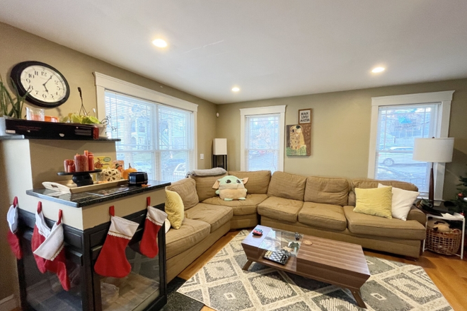 x - HUGE 4 BED ON MISSION HILL Apartments