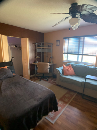 Bedrrom - 10-min walk to UM Uhealth, priv BATH Condo