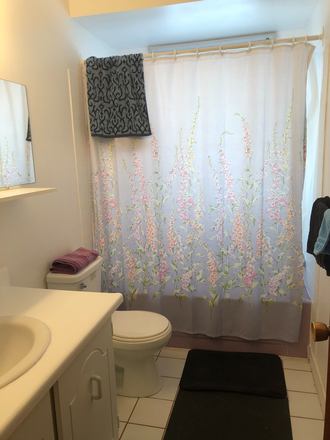 Bedroom - Furnished Room in Beaches – Ideal for Academics House