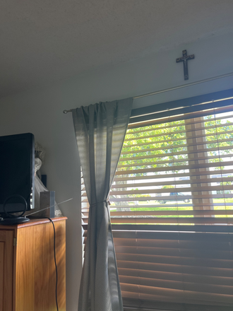 Bedroom with shared bath. - Country Park North House