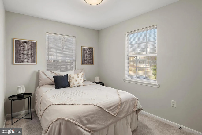 Upstairs bedroom 2 - 5BR College Park Home – Roommate-Friendly, Flexible, and Actually Nice :) $4200/month