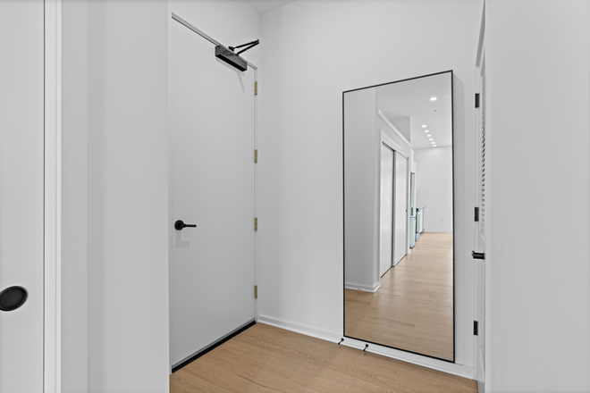 Unit Entry - Top-Floor Living, Downtown Energy – Your Perfect Duke Retreat (Available 11/15/2025) Condo