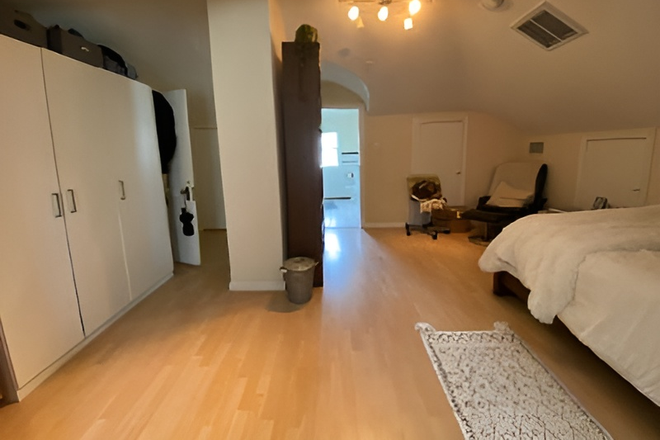 $1438 Large loft with large ensuite bath  - Friendship Heights Metro - *Beautiful Rooms -2 Min Walk to AU Law School/AU Shuttle/Tenleytown Metro & Friends Heights