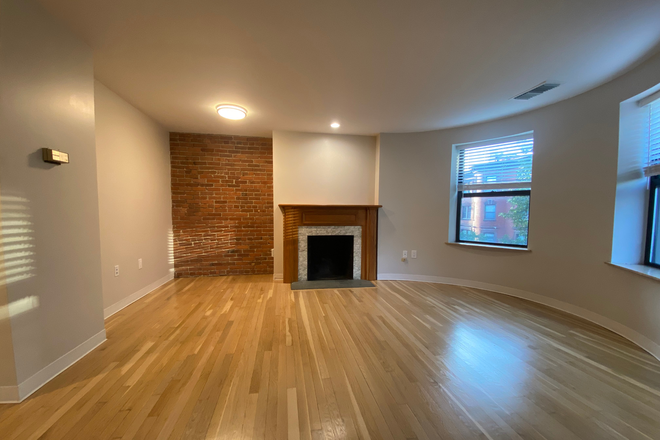 1 - LARGE STUDIO on Gainsborough St with in central air, exposed brick, front facing Apartments
