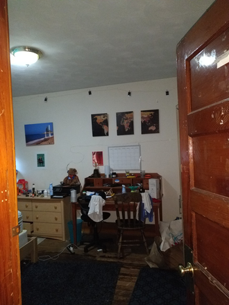 Bed room - Unit 1, 42 Bromfield Rd, Somerville. 4 Bd. rm.; 1 Bath rm.; Liv. rm; Kitchen; 2 parking spaces. Duplex