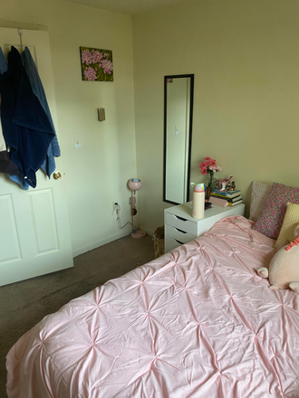 Bedroom - 3bed/1.5bath Townhouse, Fall '26, Looking for 1 Female Roommate
