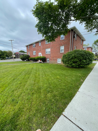 The building - Roomate Needed - Quiet and safe neighborhood, on the water, North Quincy