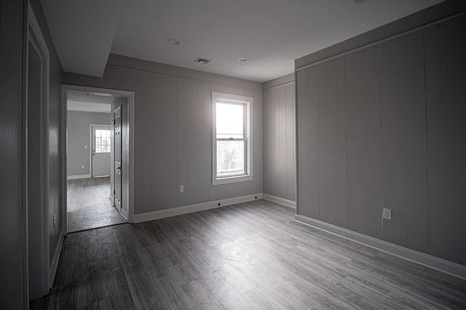 Call NOW for showings! 617-236-8550 - LONDON ST - *1/2 FEE* MODERN 3BR/1BA NEAR MBTA MAVERICK *AVAIL NOW* W/ KNDRY IN BLDNG, DW, SS APPS Apartments