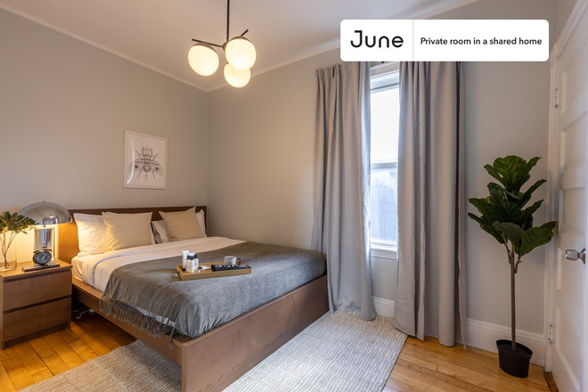  - Private bedroom in 4 bed/2 bath Home