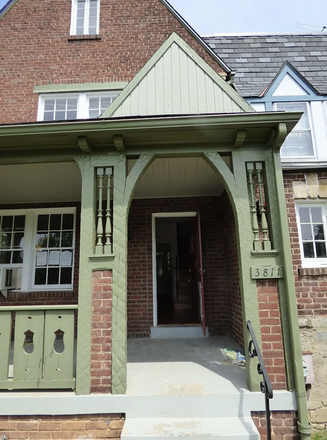 Front of House - Fully Furnished 5BR/3BA Town House 10 Minutes from Main Campus!