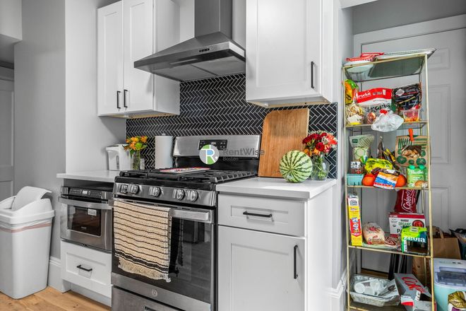 1 - Gorgeous 5 Bed 2 Bath | Laundry in Unit | No Broker Fee's Apartments