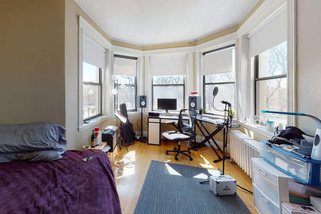 Call NOW for showings! 617-236-8550 - CHARLESGATE EAST - LRG SPLIT 1BR FOR 2 PPL W/ H&HW INC, LNDRY ON SITE, BAY WINDOWS AVAIL *9/1/2026*