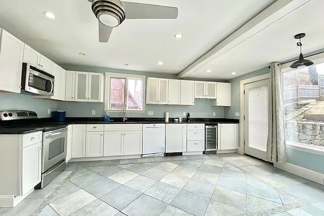 Kitchen - Four bedroom house in Brighton