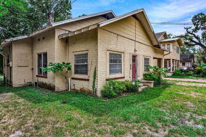 street view - 4 Bedroom close to UF campus House