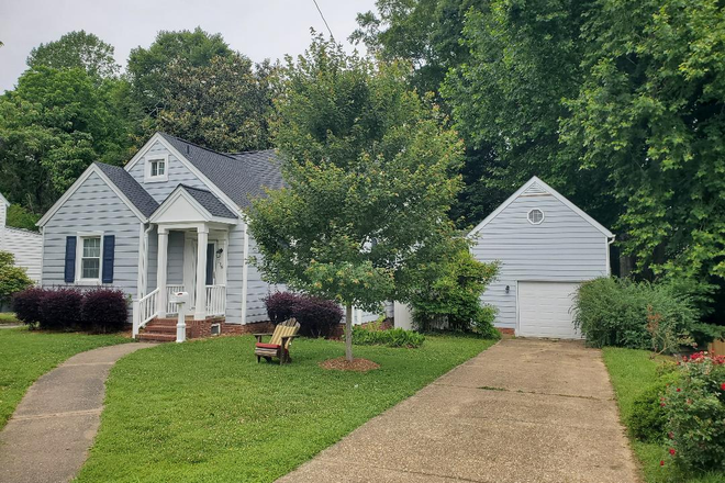 3 car driveway - 1 bedroom available June 1, 2026 in clean, cozy, near campus house, all-female current residents