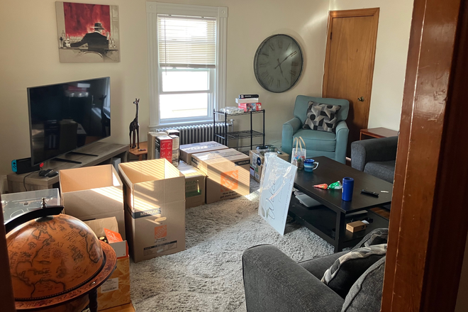 LIVINGROOM - Two BR Apt. Steps to Bus ,Green Line, BC Shuttle, B.M.C Medical TWO FREE  Parking Spots